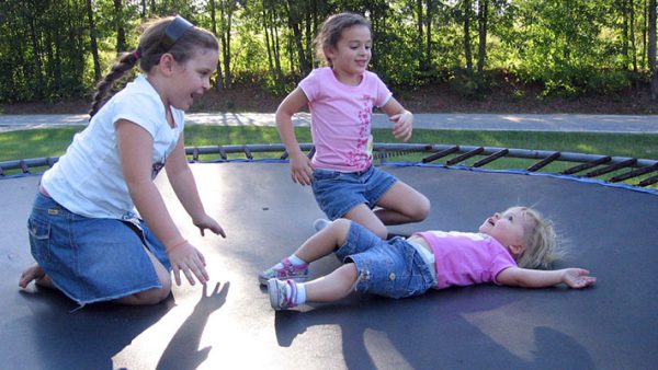 Trampolin - wer haftet bei Unfällen?